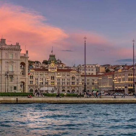 Apartamento Luxury Stazione Centrale Elegante Loft Trieste Exterior foto