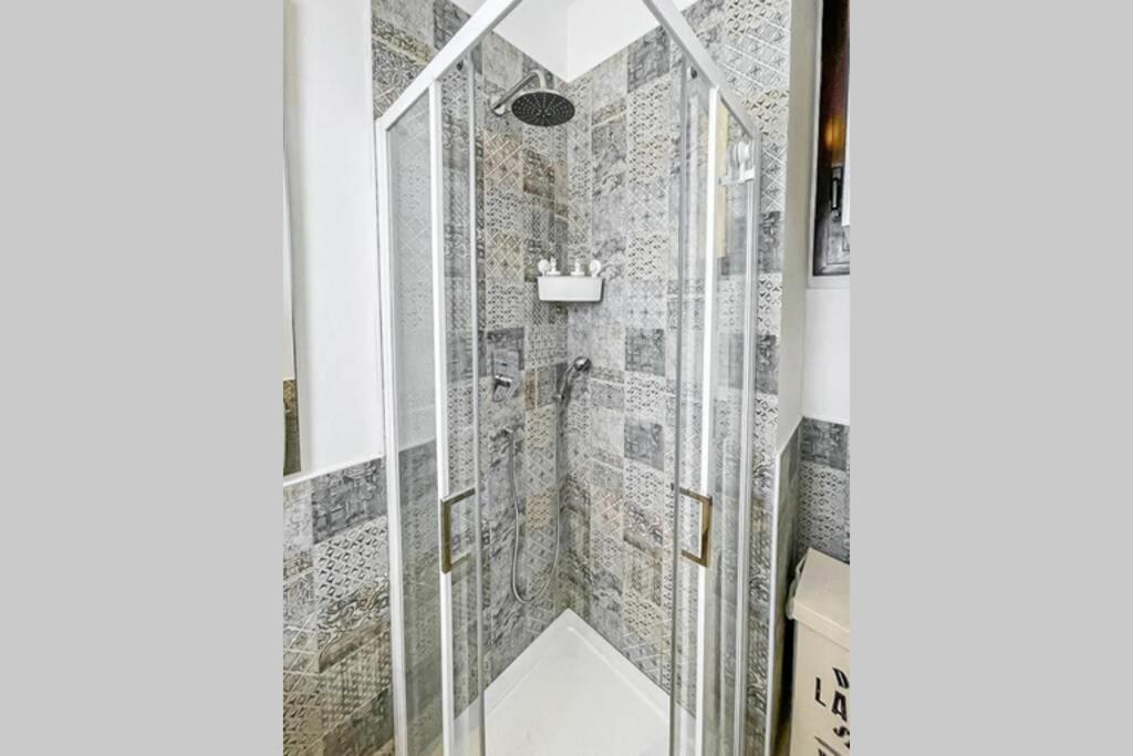 Apartamento Luxury Stazione Centrale Elegante Loft Trieste Exterior foto