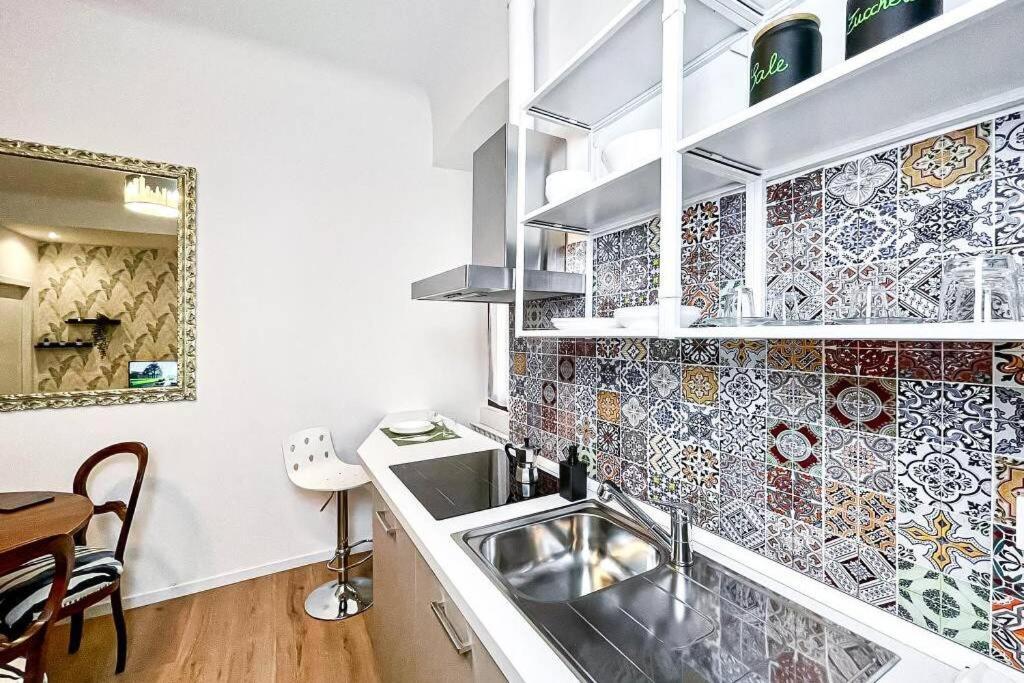 Apartamento Luxury Stazione Centrale Elegante Loft Trieste Exterior foto