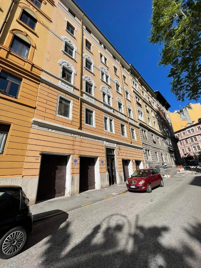 Apartamento Luxury Stazione Centrale Elegante Loft Trieste Exterior foto